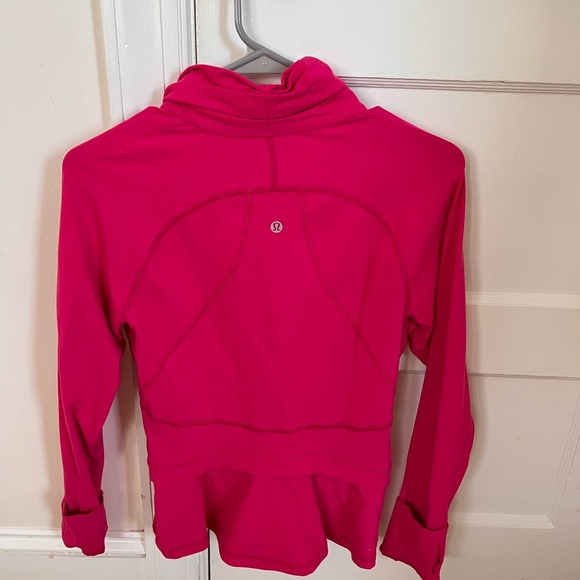 Hot pink lululemon jacket size size 6 in good used condition - Picture 3 of 4